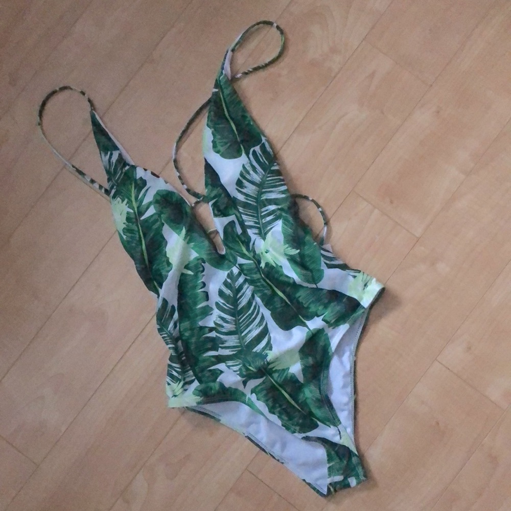 🌴🤯2/$20! Palm print one piece NWT